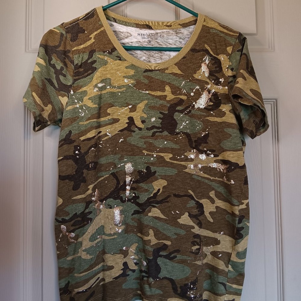 J. CREW MERCANTILE COLLECTOR TEE - Camo With Gold Embellishment - Size MEDIUM